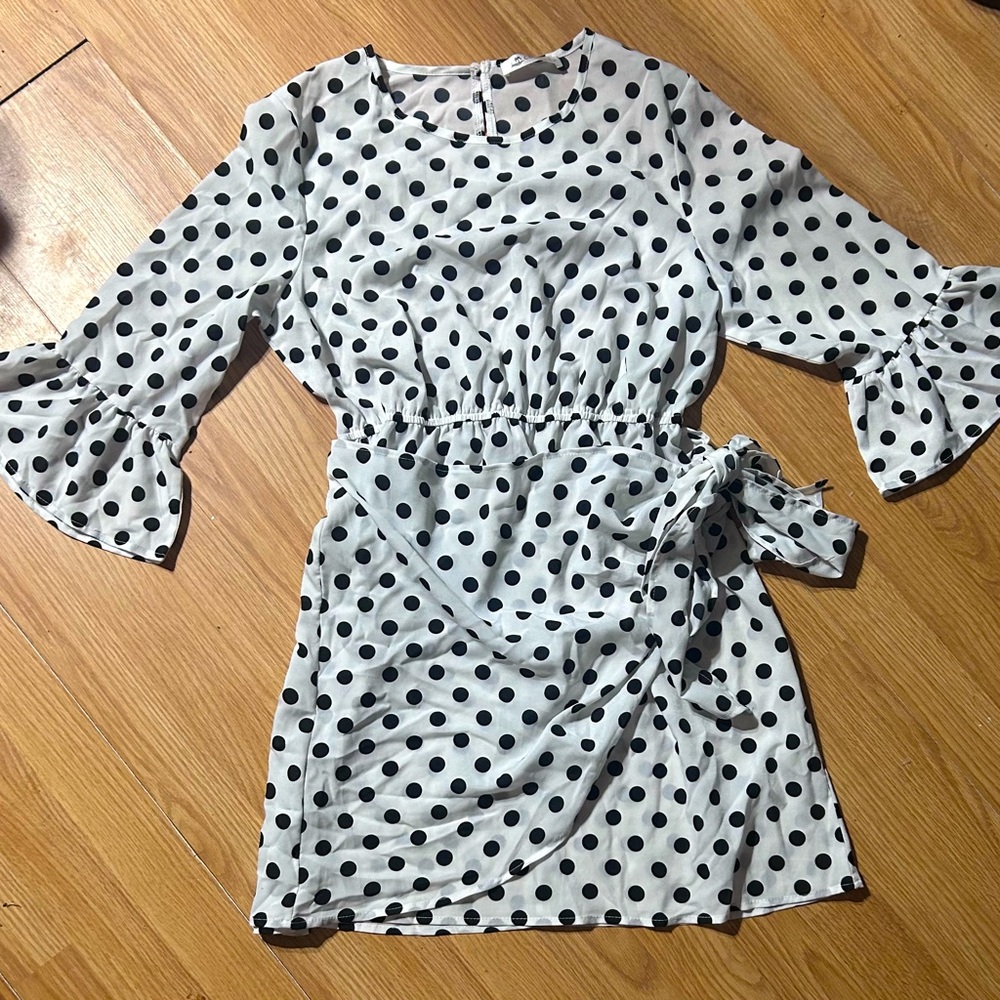 3/$20 Slightly sheer Cupshe black & white polka dot dress/cover women’s Large